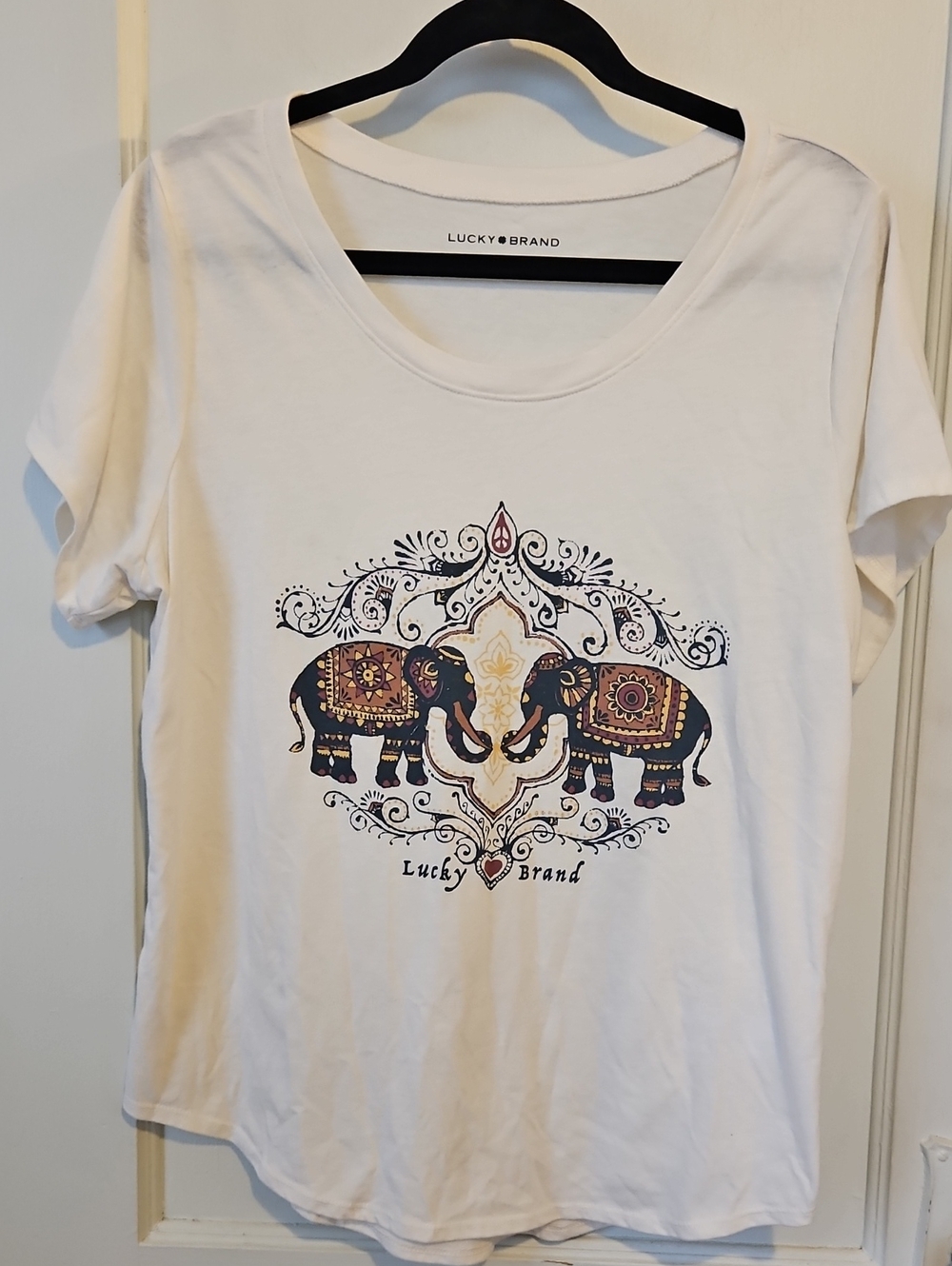Lucky Brand Creme Short-Sleeve Tee with Decorative Elephant Graphic- L